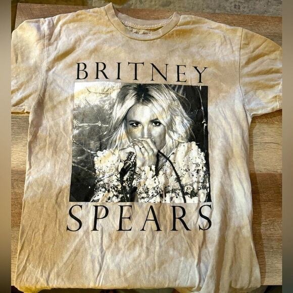Britney Spears Tan Light Tie Dye Graphic T-shirt, Size Medium, New without Tag - Picture 3 of 5